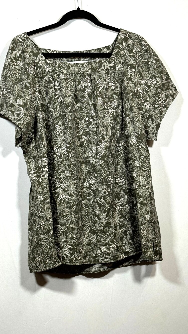 cj banks 1X olive green floral blouse lightweight short sleeve top